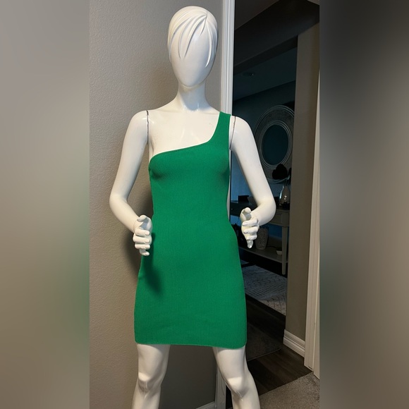 Babaton Dresses & Skirts - Babaton Vibrant Green One-Shoulder Dress size M